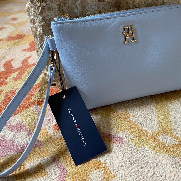 Tommy Hilfiger Light Blue Wristlit NWT - Picture 7 of 12
